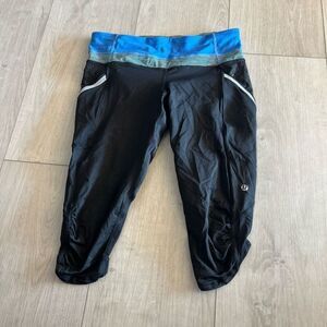 Lululemon Athletica Women's 8 Cropped Ruched Leggings Black Blue Pockets